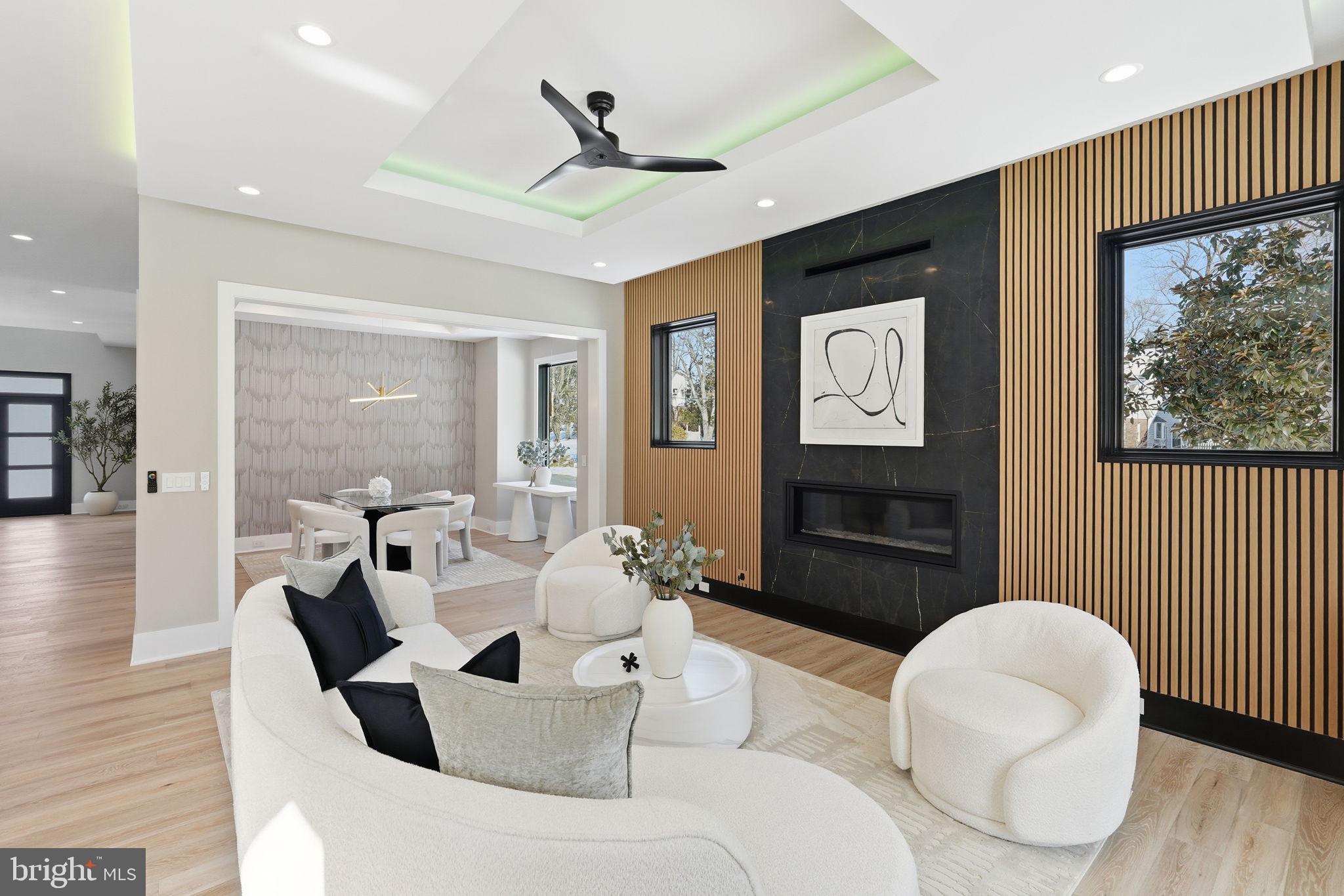 WESTHAMPTON - Residential