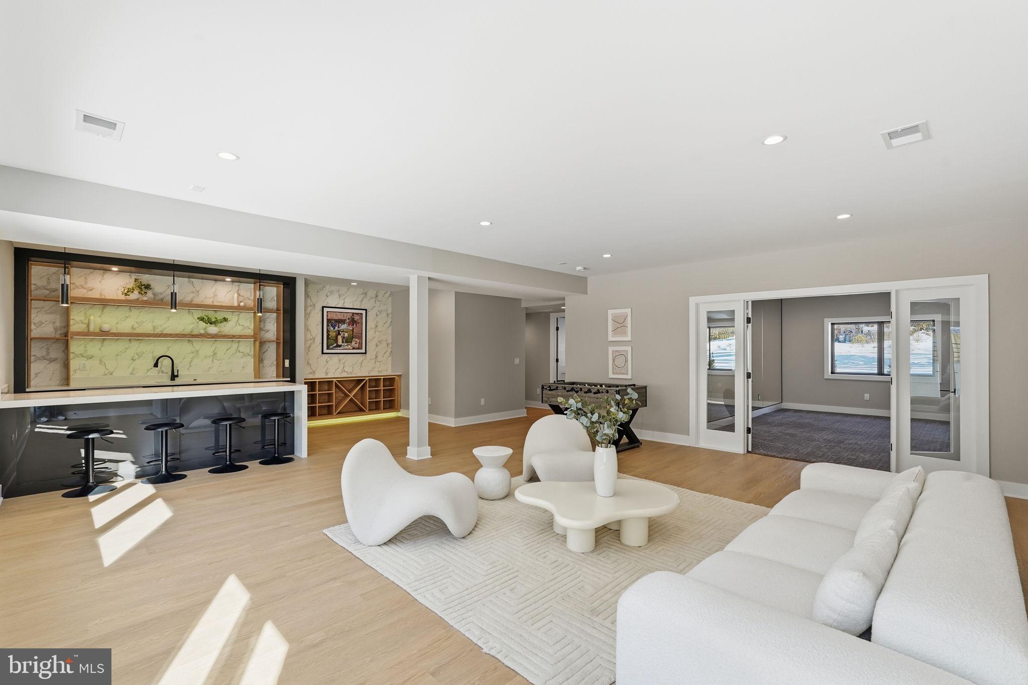 WESTHAMPTON - Residential