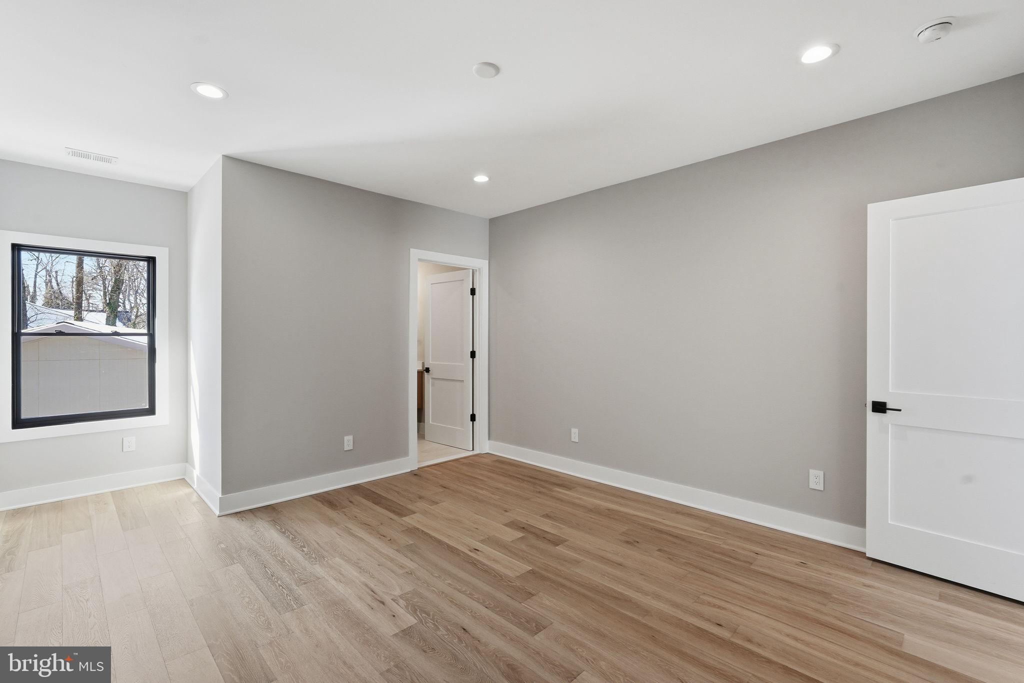 WESTHAMPTON - Residential