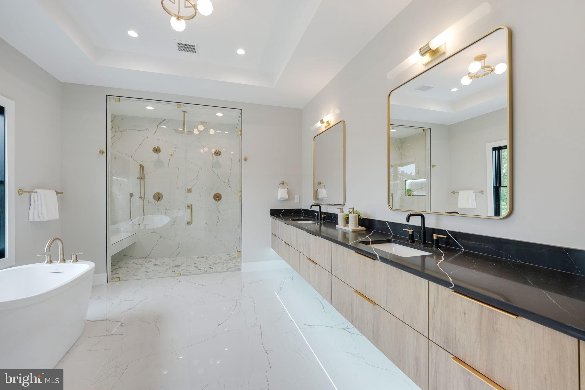 WESTHAMPTON - Residential