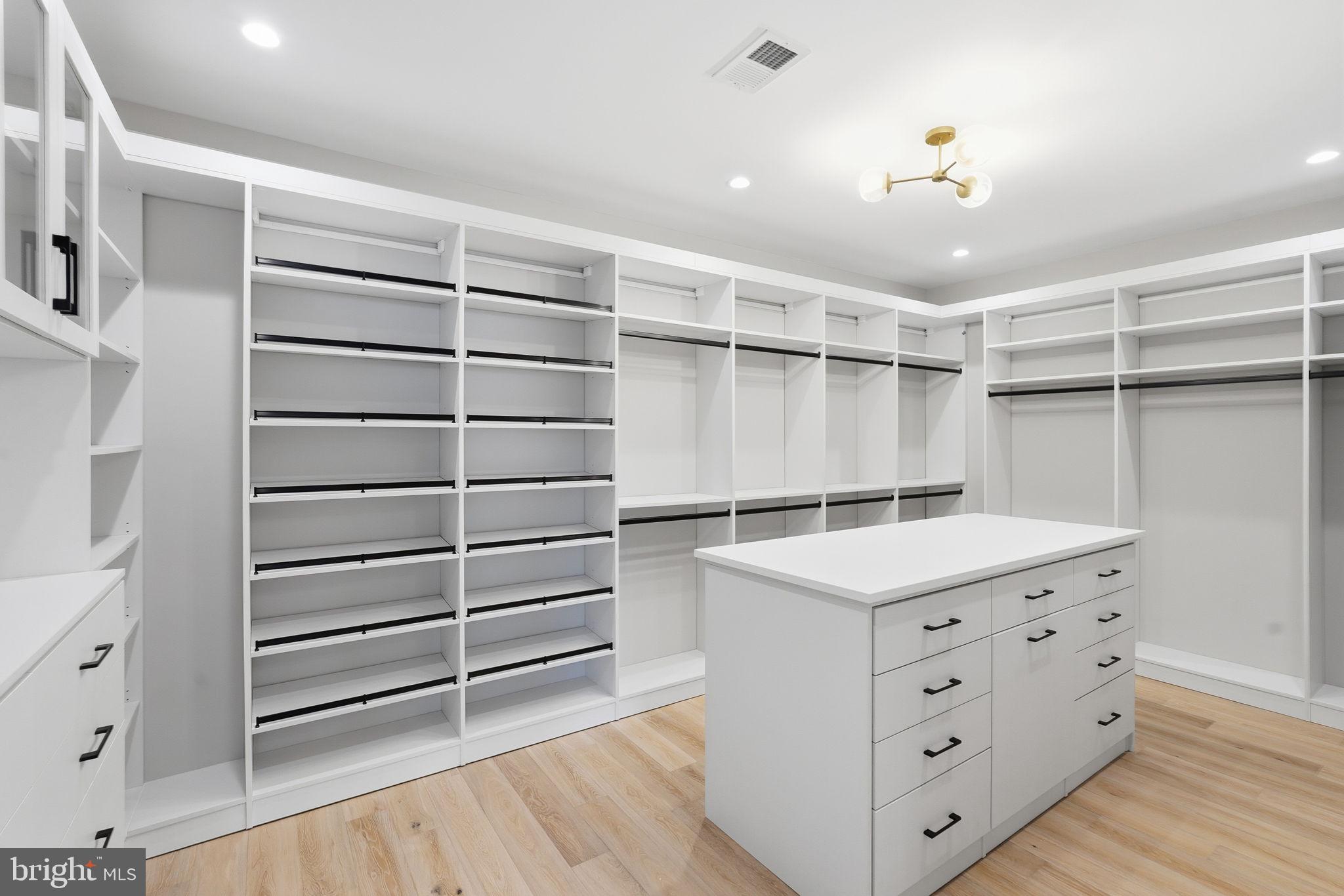 WESTHAMPTON - Residential