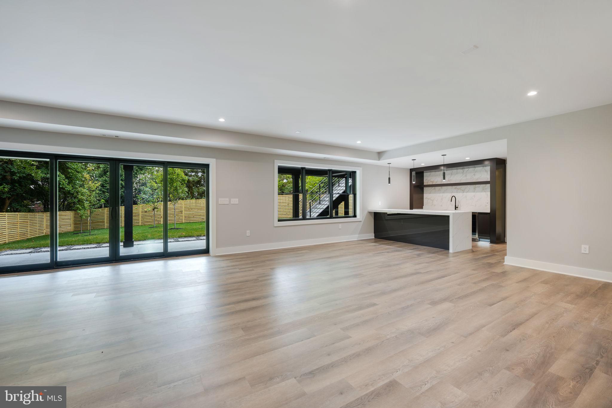 WESTHAMPTON - Residential