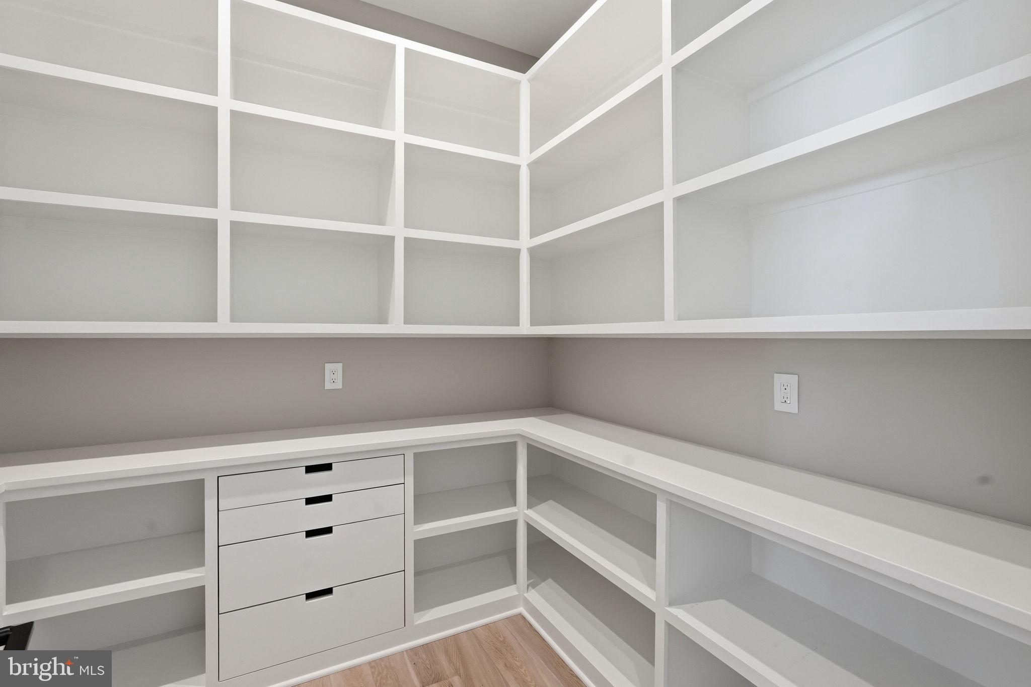 WESTHAMPTON - Residential