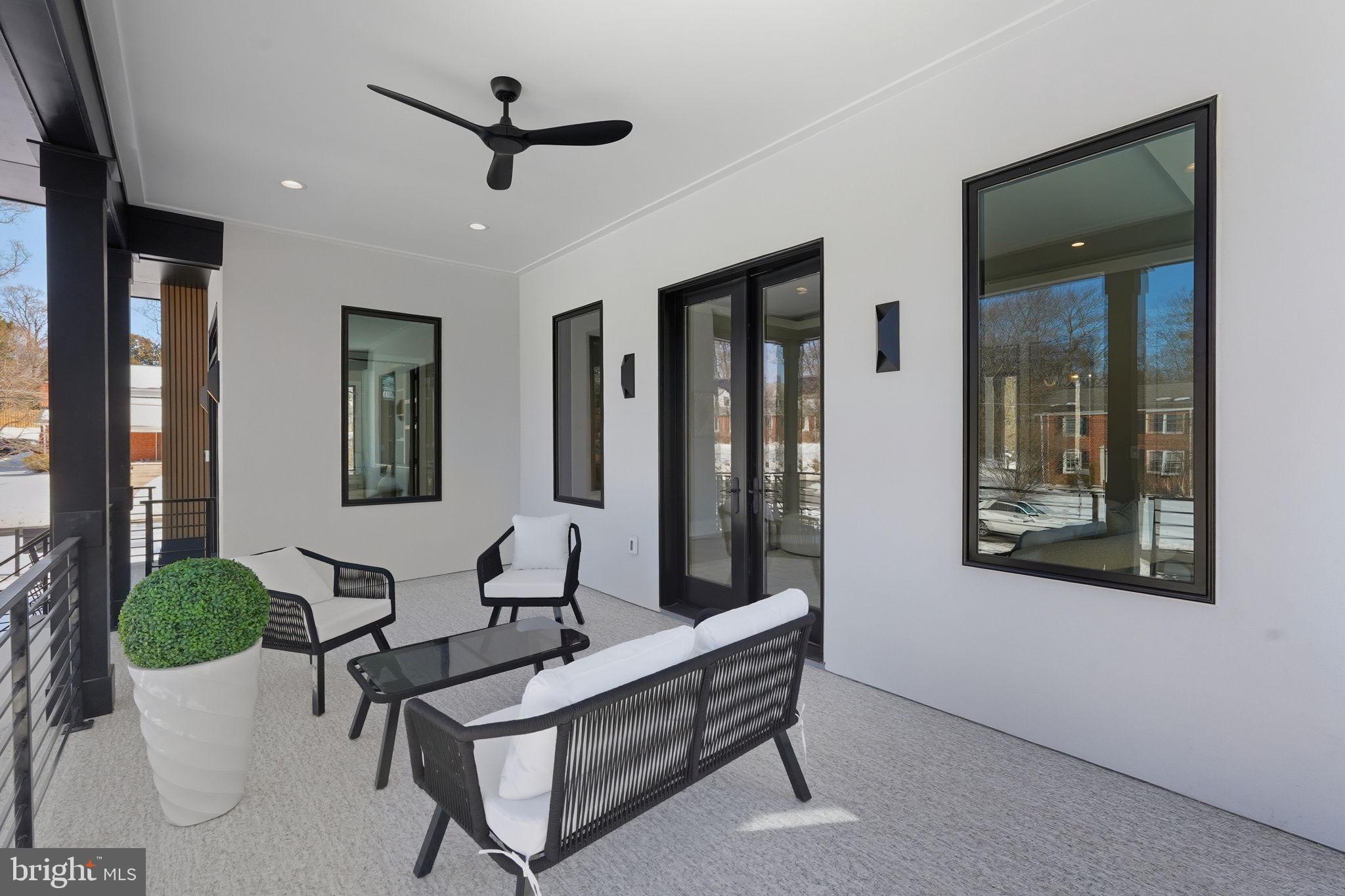 WESTHAMPTON - Residential