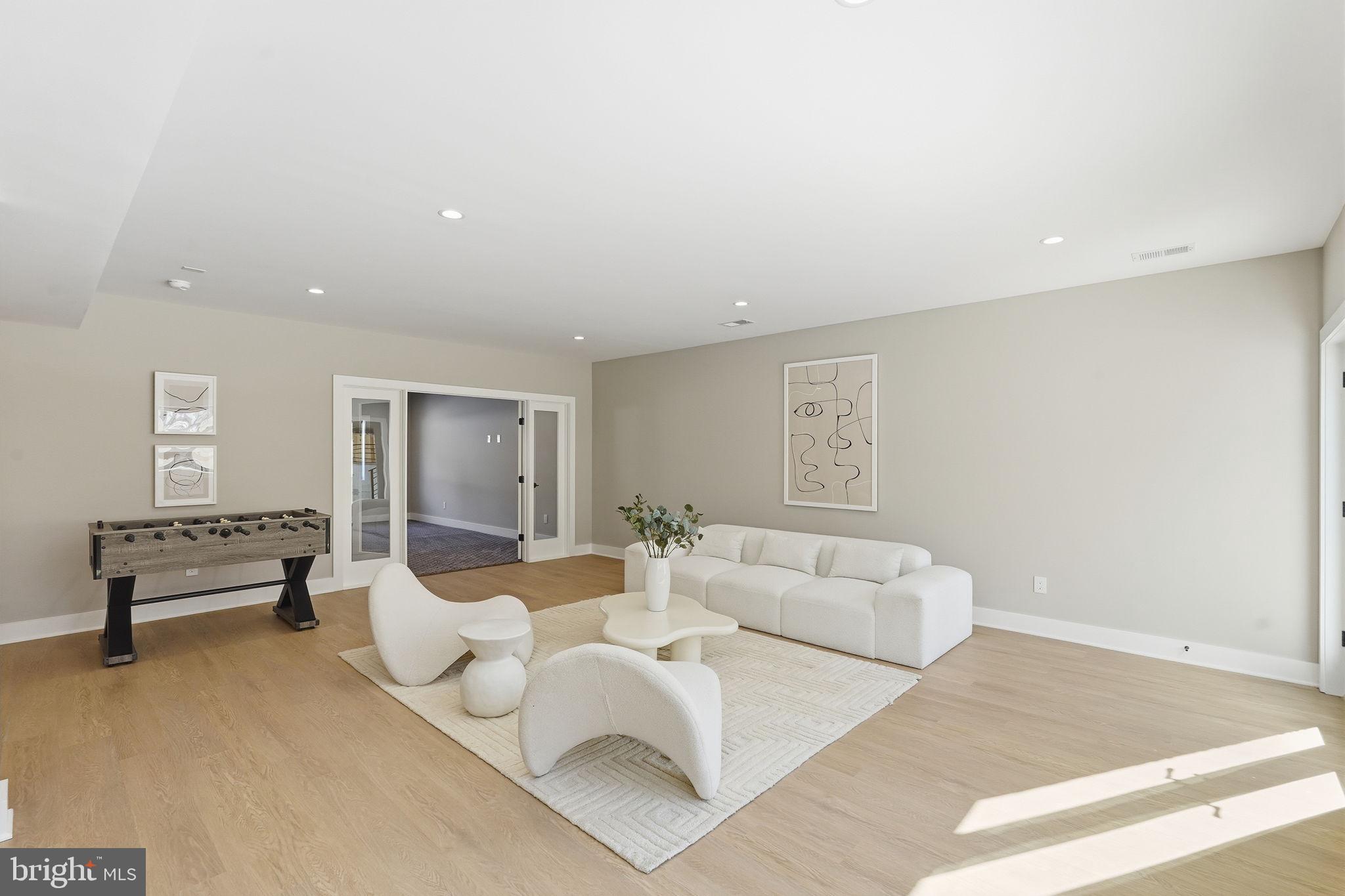 WESTHAMPTON - Residential