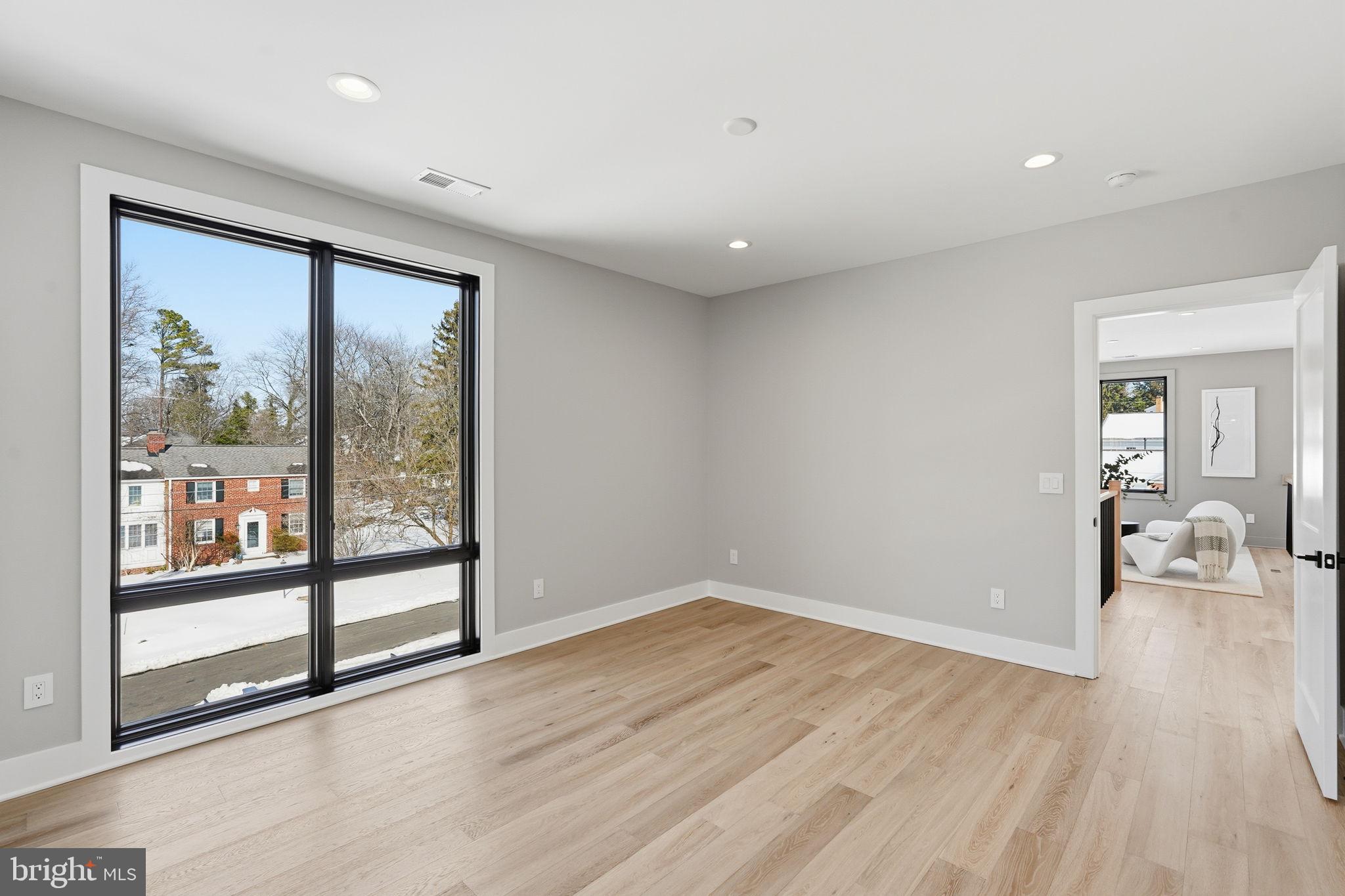 WESTHAMPTON - Residential