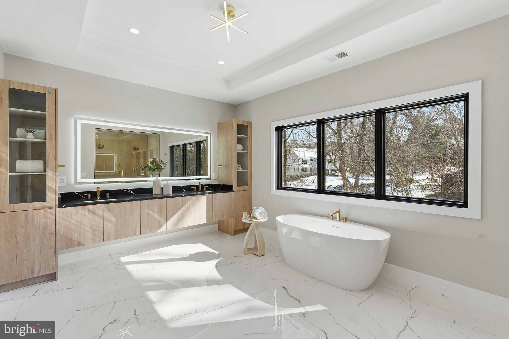 WESTHAMPTON - Residential