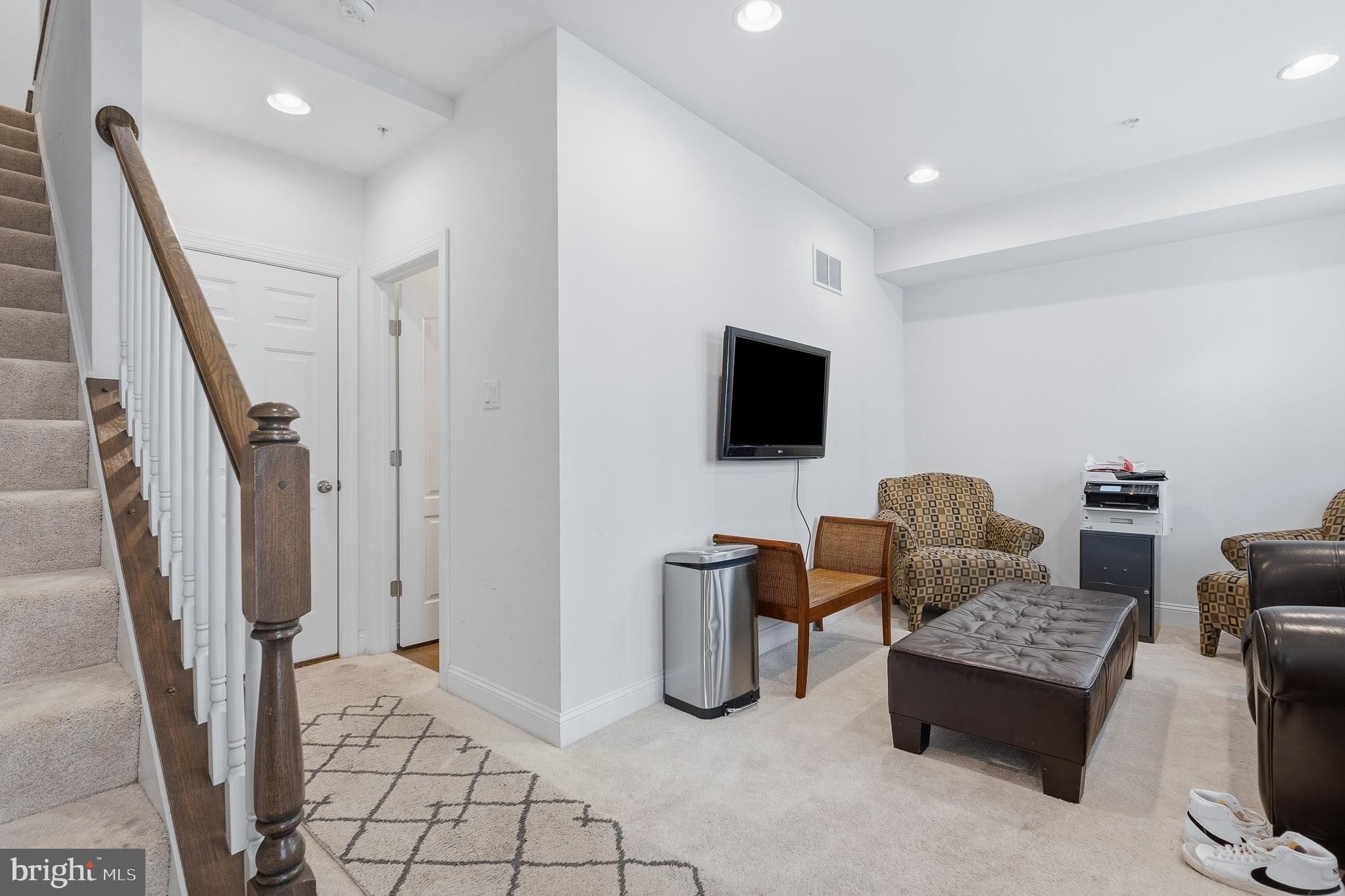 ANNAPOLIS TOWNES AT NEAL FARM - Residential Lease