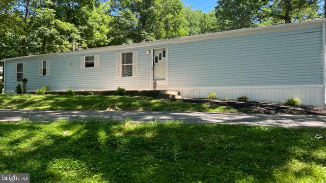 Three bedroom, one bathroom mobile home.
Note: Applicant must fill out an application and be approved by Southern Management Rentals, LLC PRIOR to viewing the property. The online application can be found on our website. You can apply for this property under the property description.