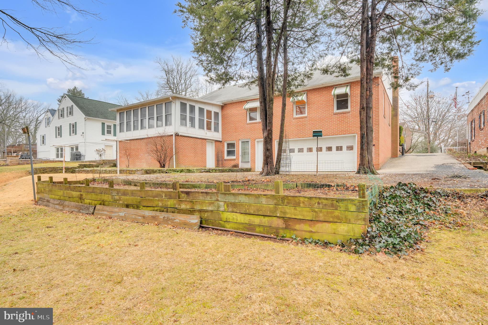 HILLCREST - Residential