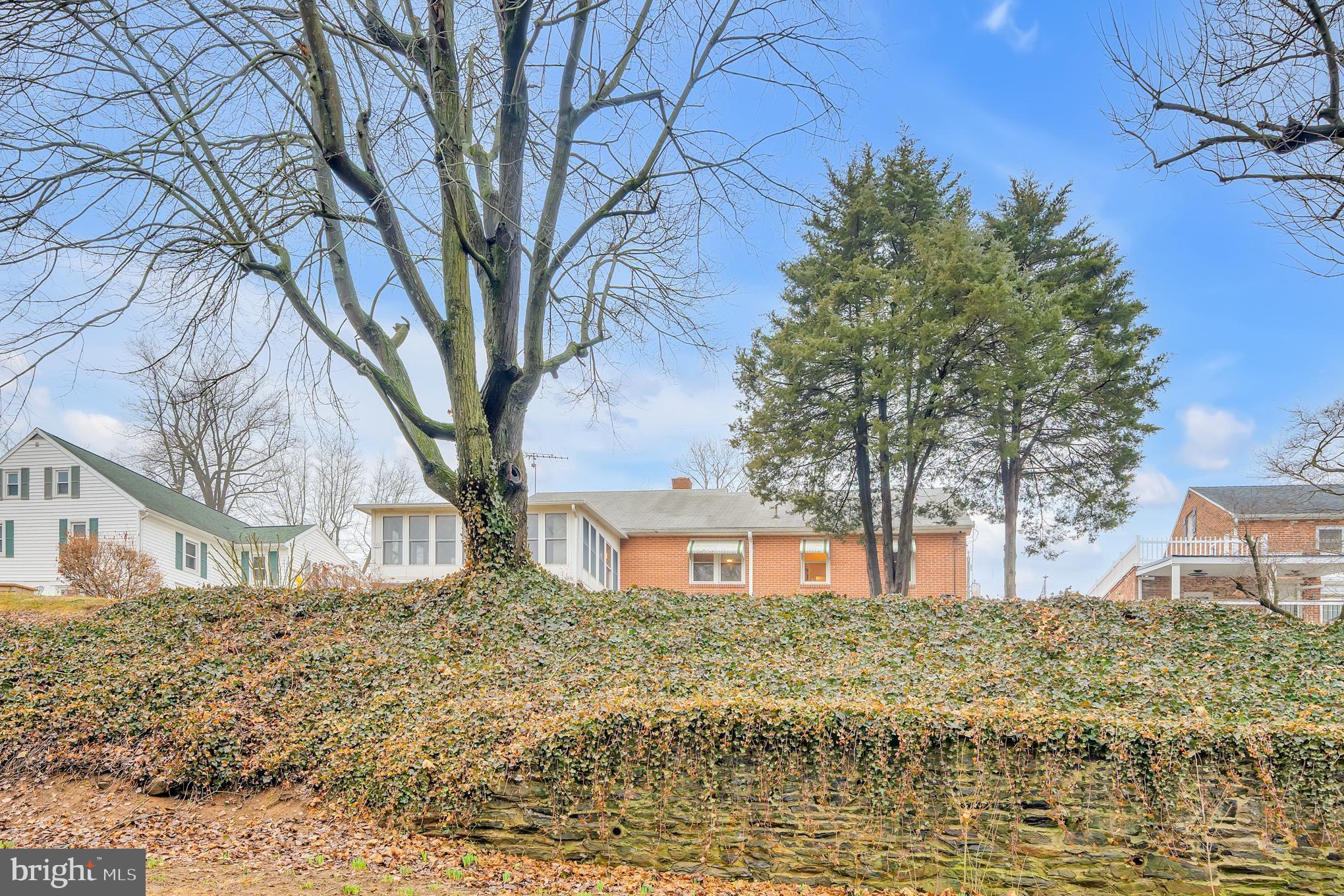 HILLCREST - Residential