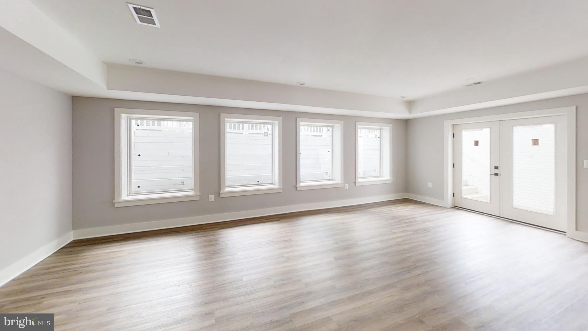 VIENNA WOODS - Residential