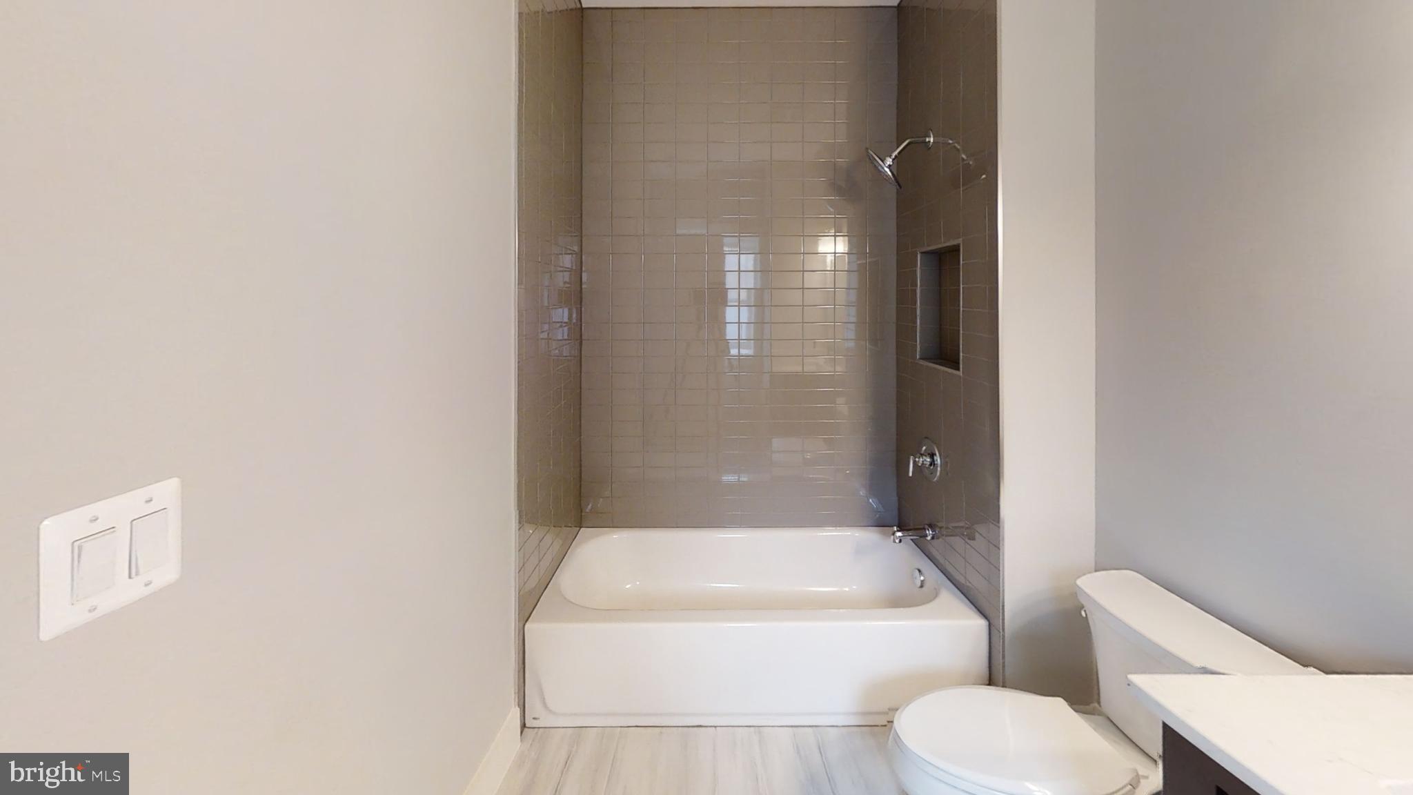 VIENNA WOODS - Residential