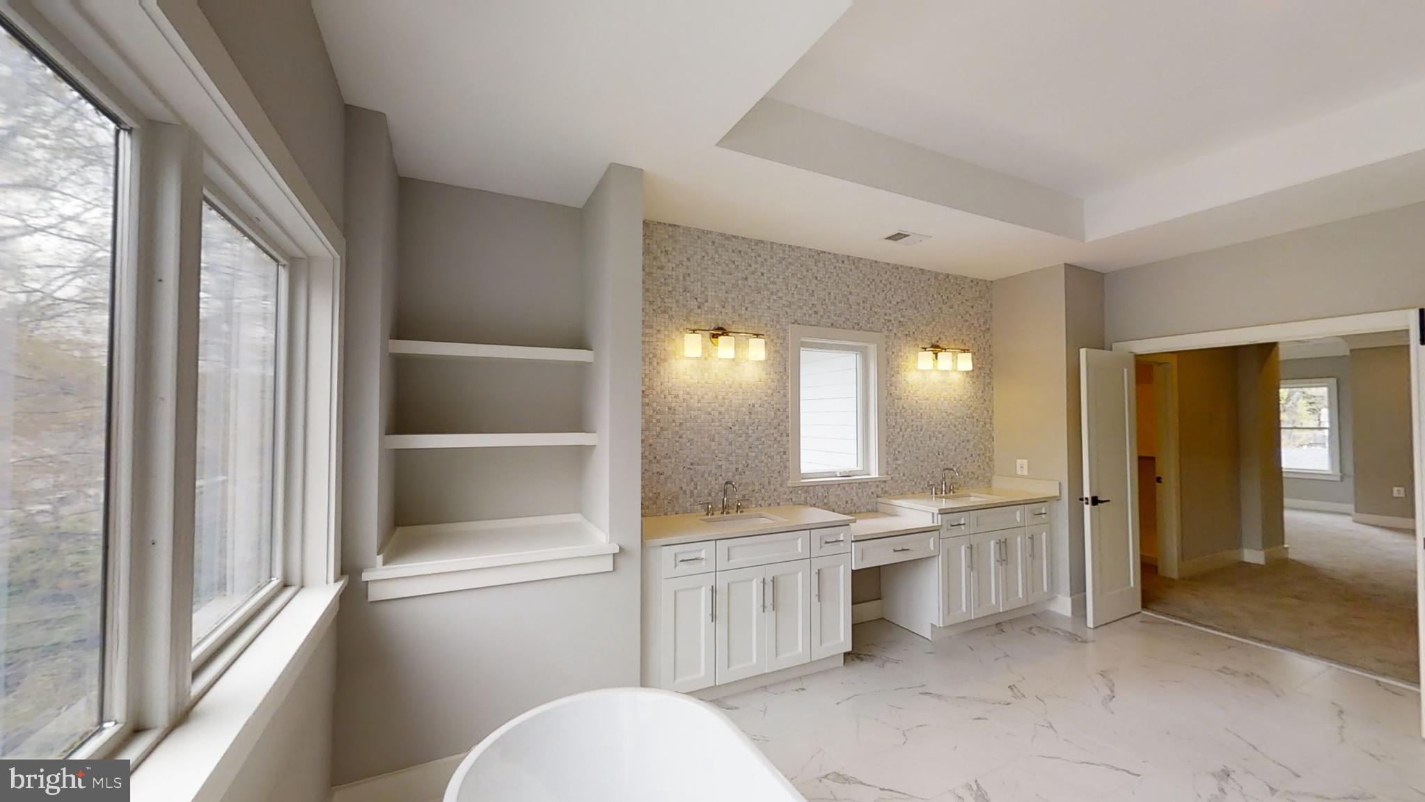 VIENNA WOODS - Residential