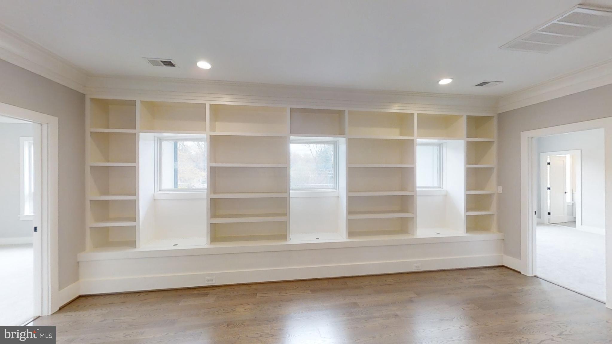 VIENNA WOODS - Residential