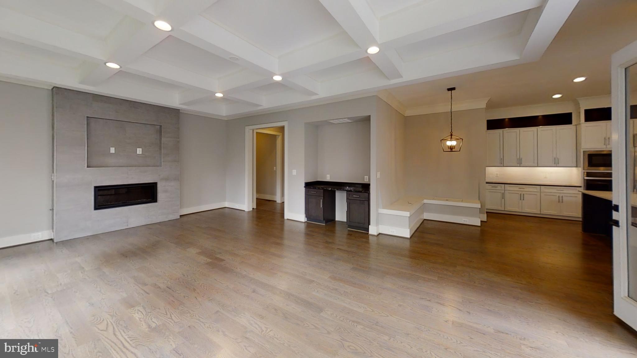 VIENNA WOODS - Residential