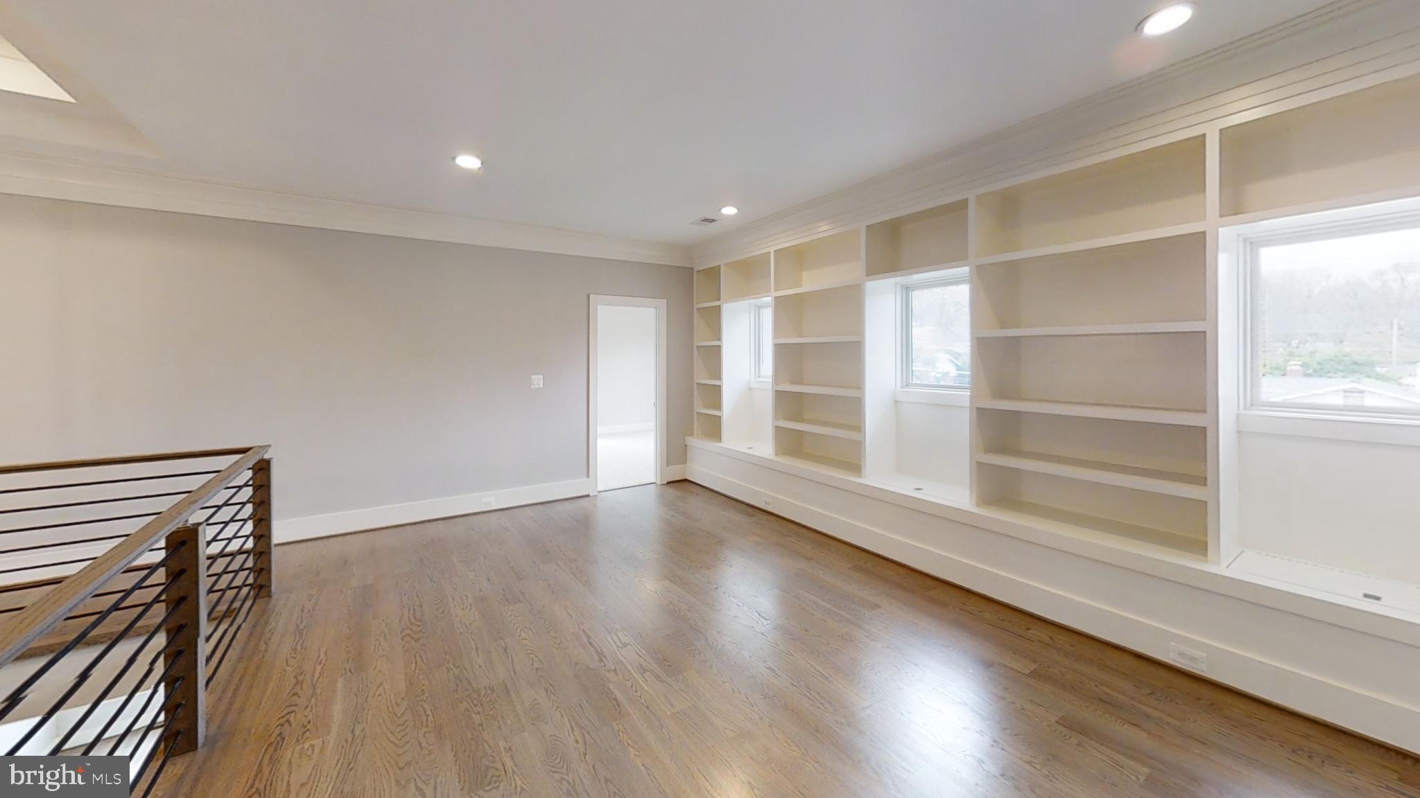 VIENNA WOODS - Residential