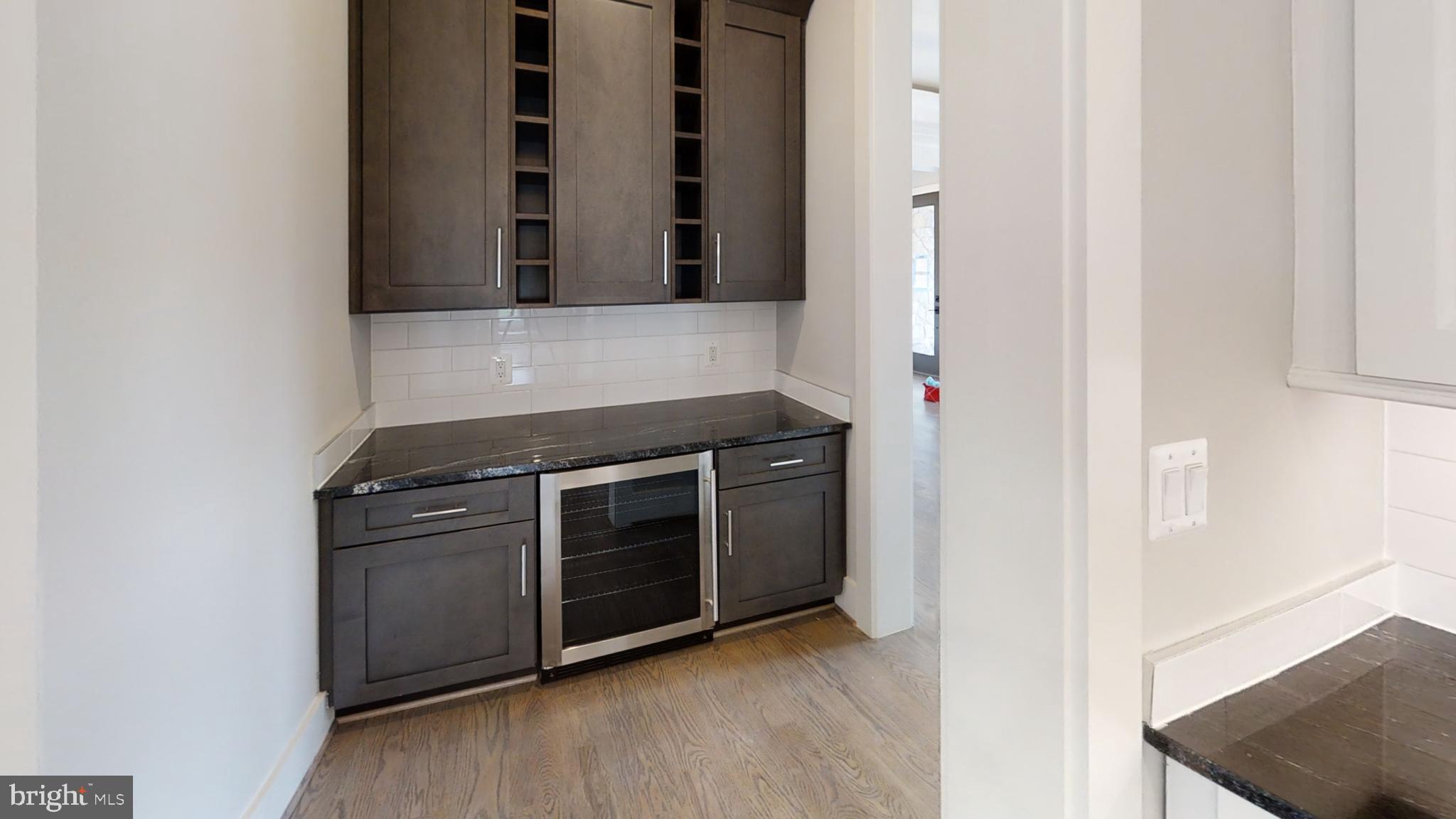 VIENNA WOODS - Residential