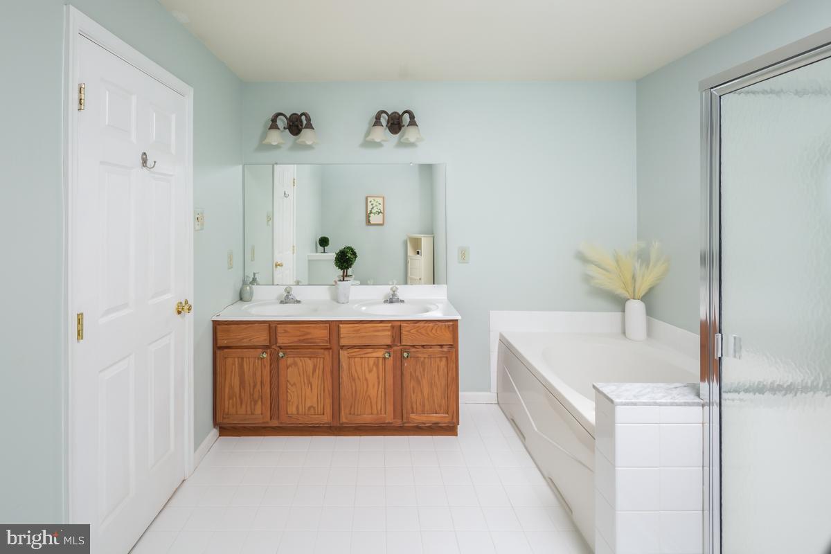 CHARLESTOWN OAKS - Residential