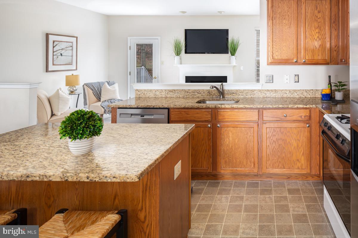 CHARLESTOWN OAKS - Residential