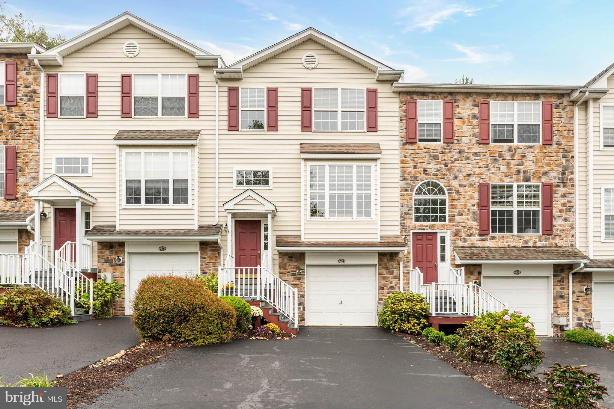 CHARLESTOWN OAKS - Residential