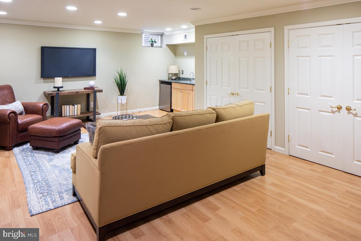 CHARLESTOWN OAKS - Residential