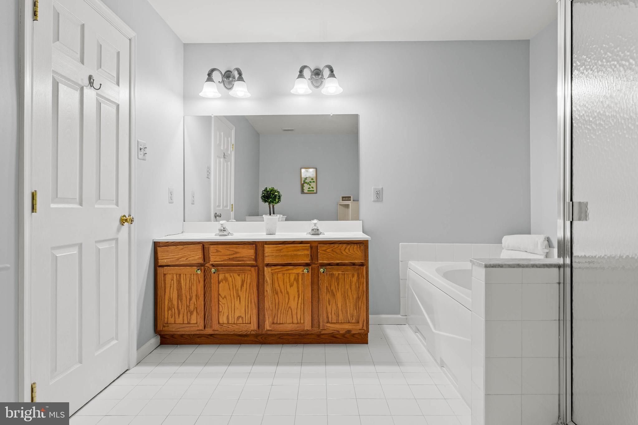 CHARLESTOWN OAKS - Residential