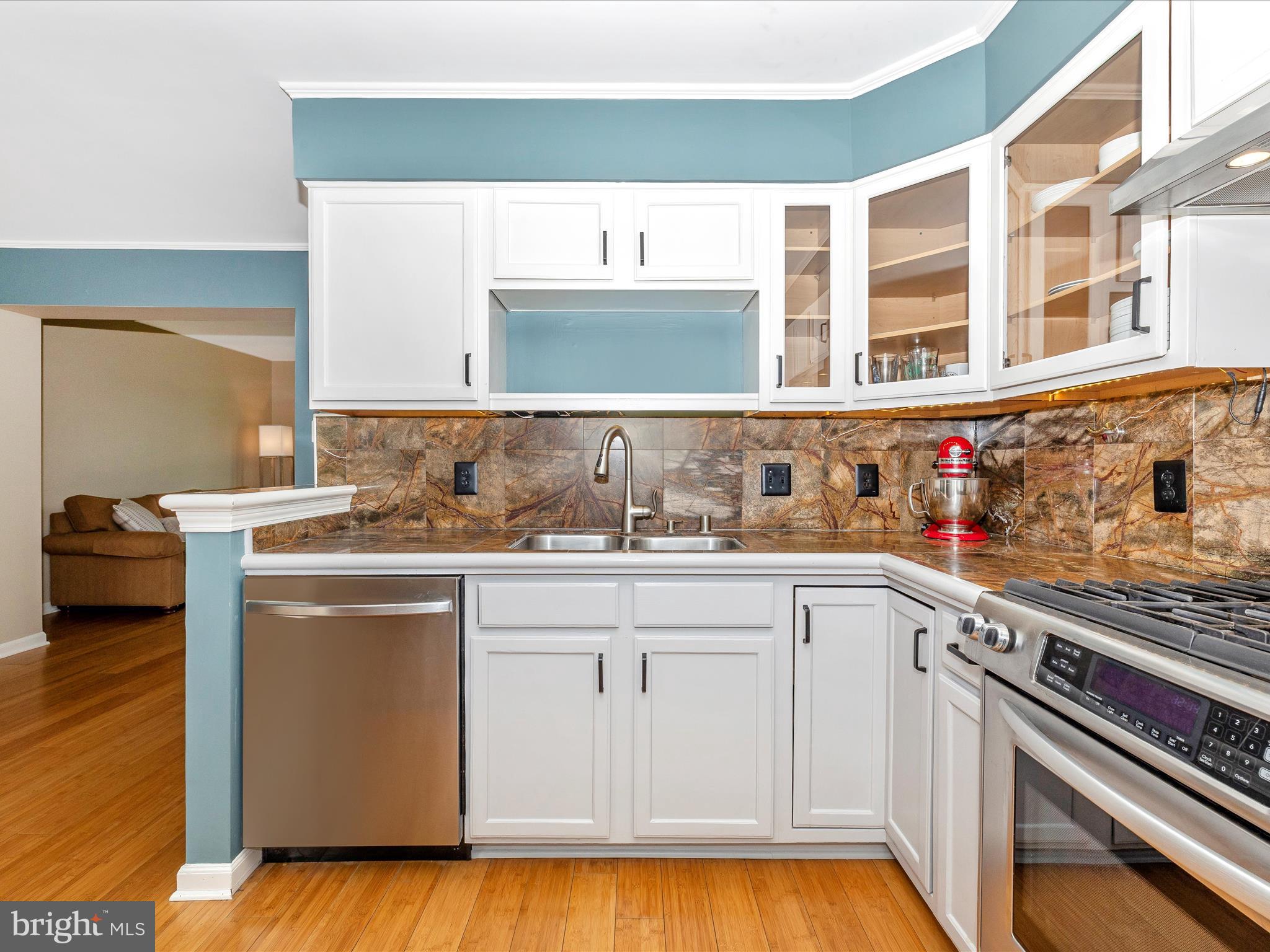 HILLCREST KNOLLS - Residential