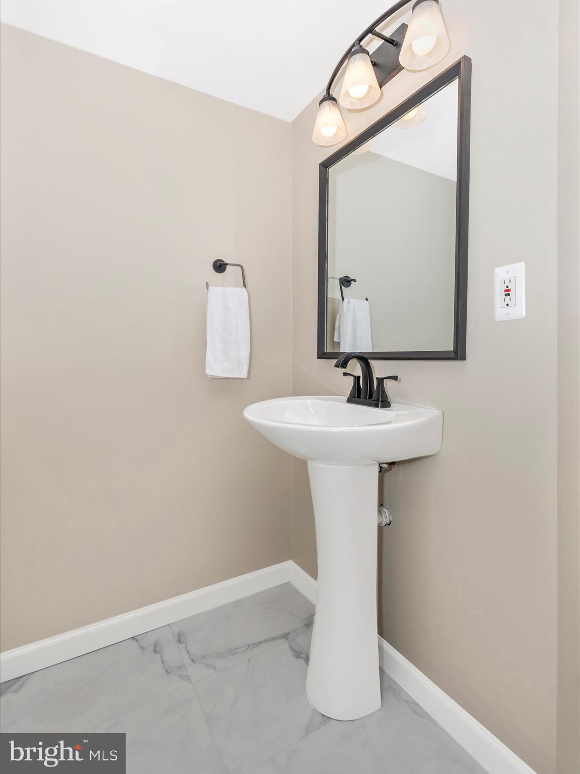 HILLCREST KNOLLS - Residential