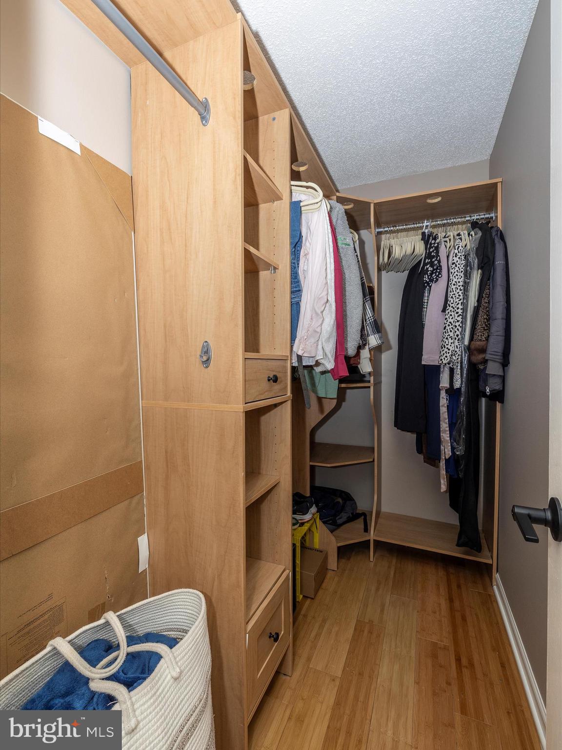 HILLCREST KNOLLS - Residential