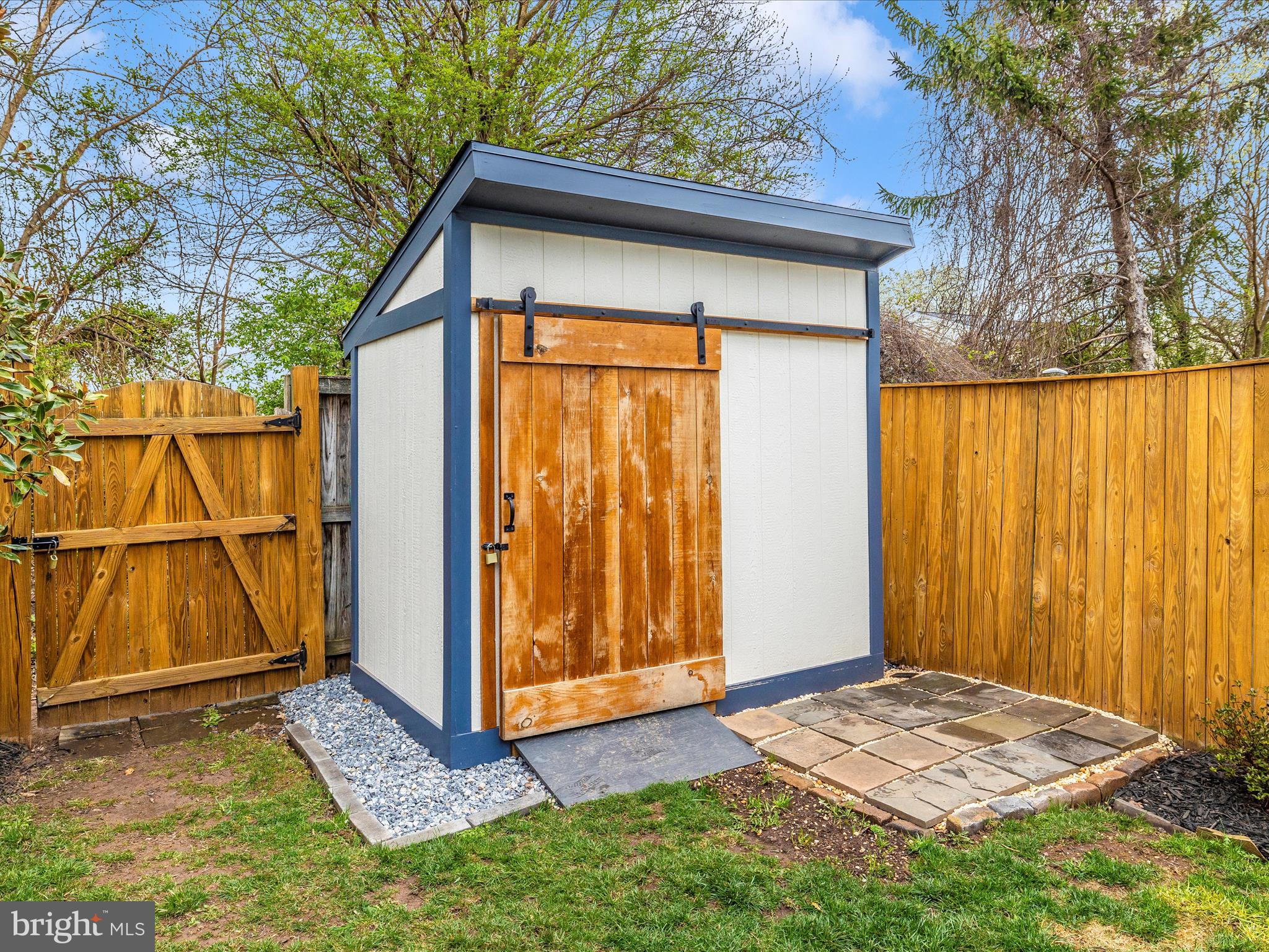 HILLCREST KNOLLS - Residential