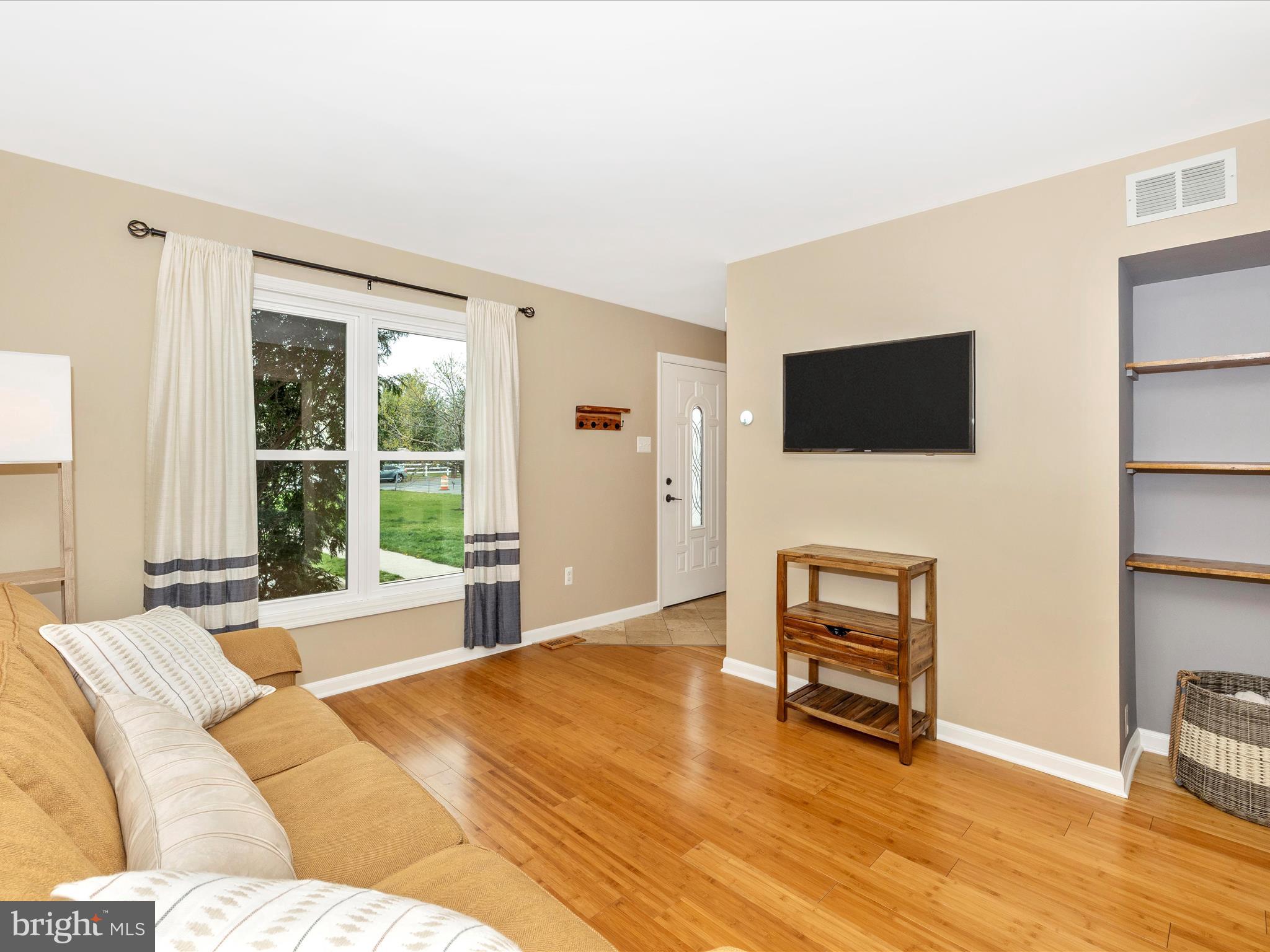 HILLCREST KNOLLS - Residential