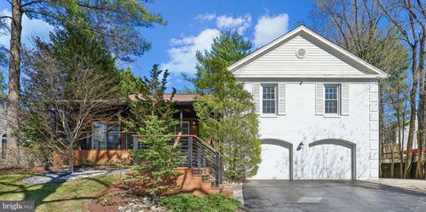 Photo of 929 Farm Haven Drive, ROCKVILLE, MD 20852 (MLS # MDMC2223218)