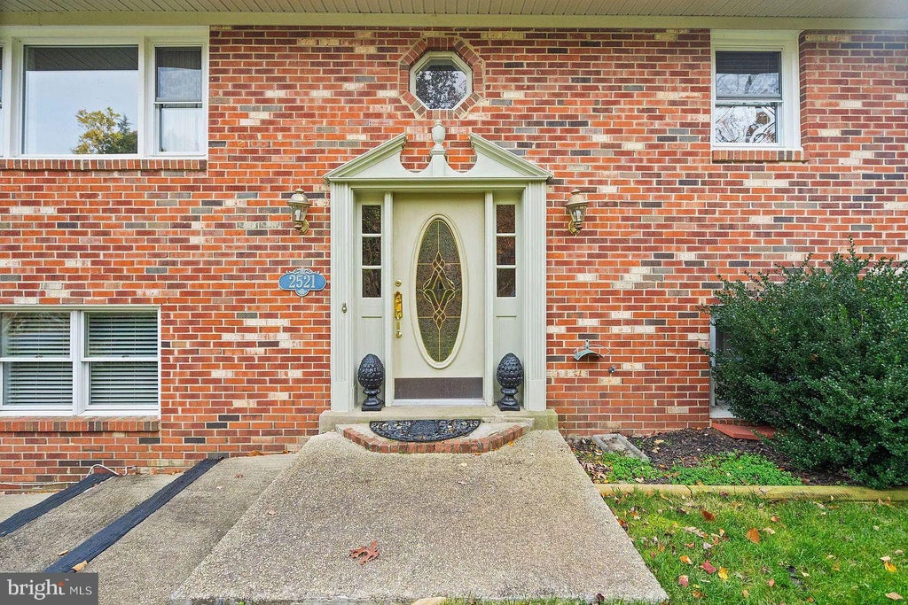 Photo of 2521 Youngs Drive, HAYMARKET, VA 20169 (MLS # VAPW2125904)