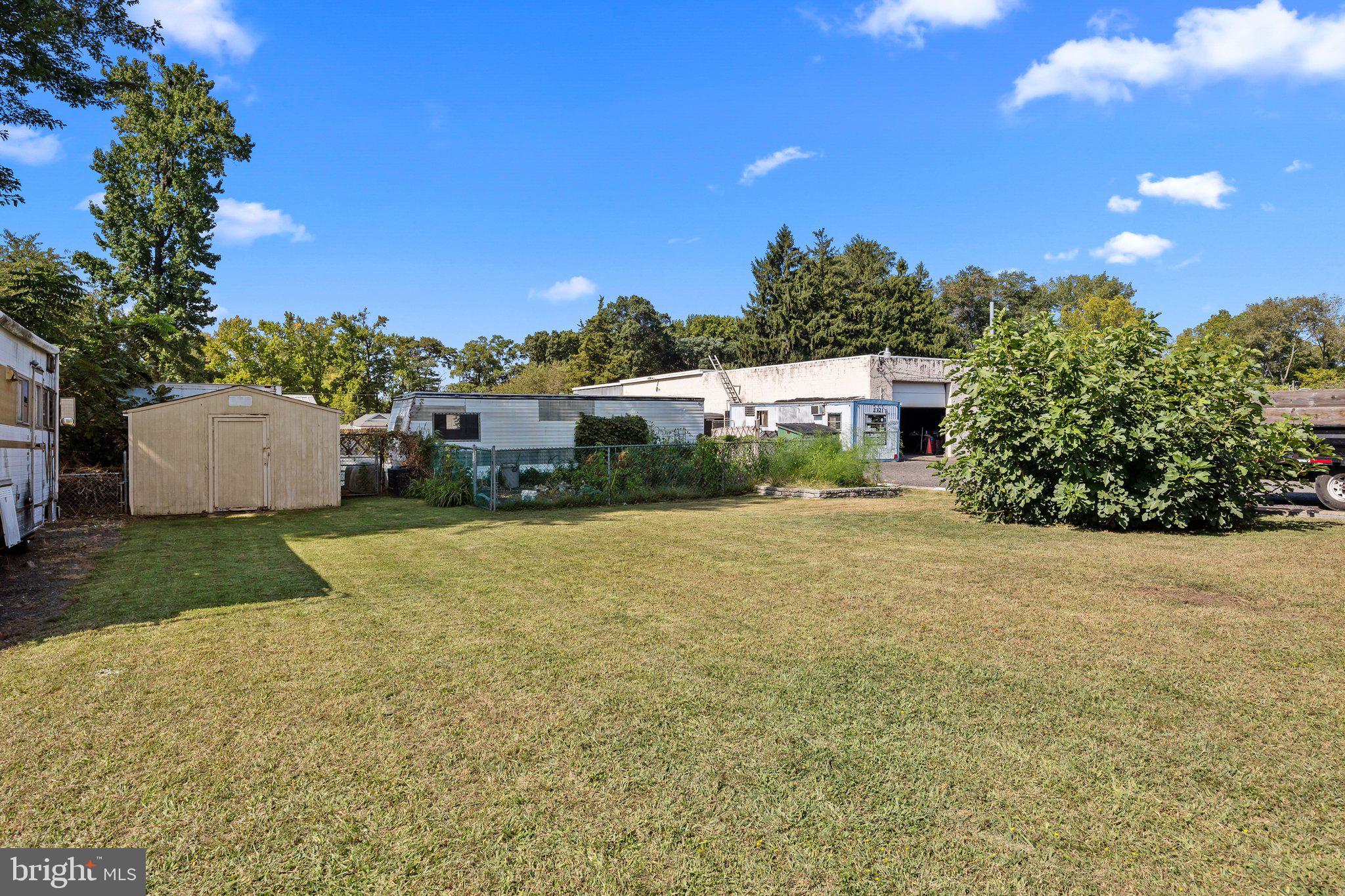 HEADLEY MANOR - Residential