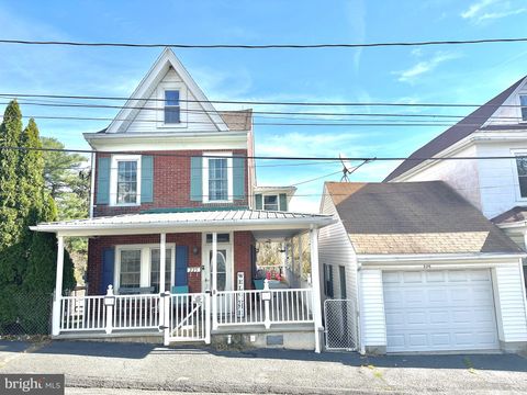 Homes For Sale - 225 Cherry Street<br/> SAINT CLAIR, PA 17970