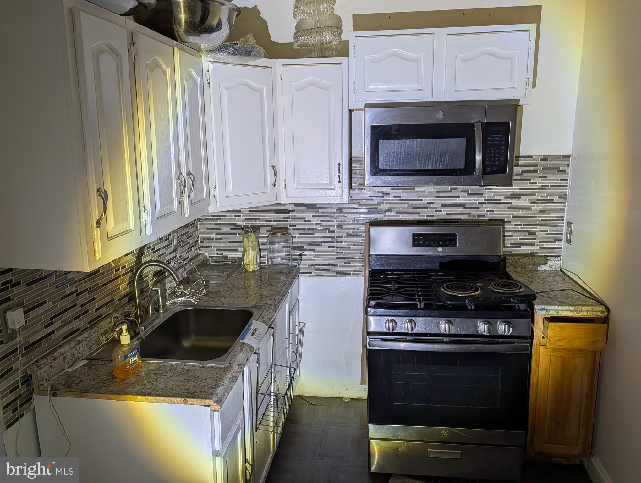 1757 S AVONDALE STREET