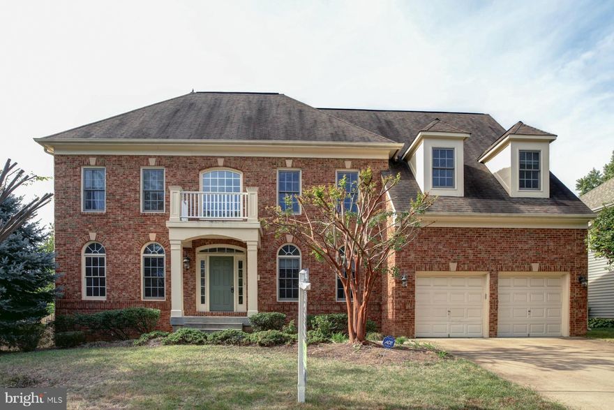 Elegant modern colonial on .48 acres. You enter a 2-stry foyer w/ curved staircase! Wall of windows in 2-story family & gas fire place. Huge gourmet kitchen w/breakfast area, granite, gas cooktop, dbl wall oven. Hardwoods on main level, Large separate DR. Master suite w/sit room, tray ceiling, lux bath w/ tub w/jets, dbl van. LL w/huge rec room, full bath, walk-up stairs to flat yard & deck.