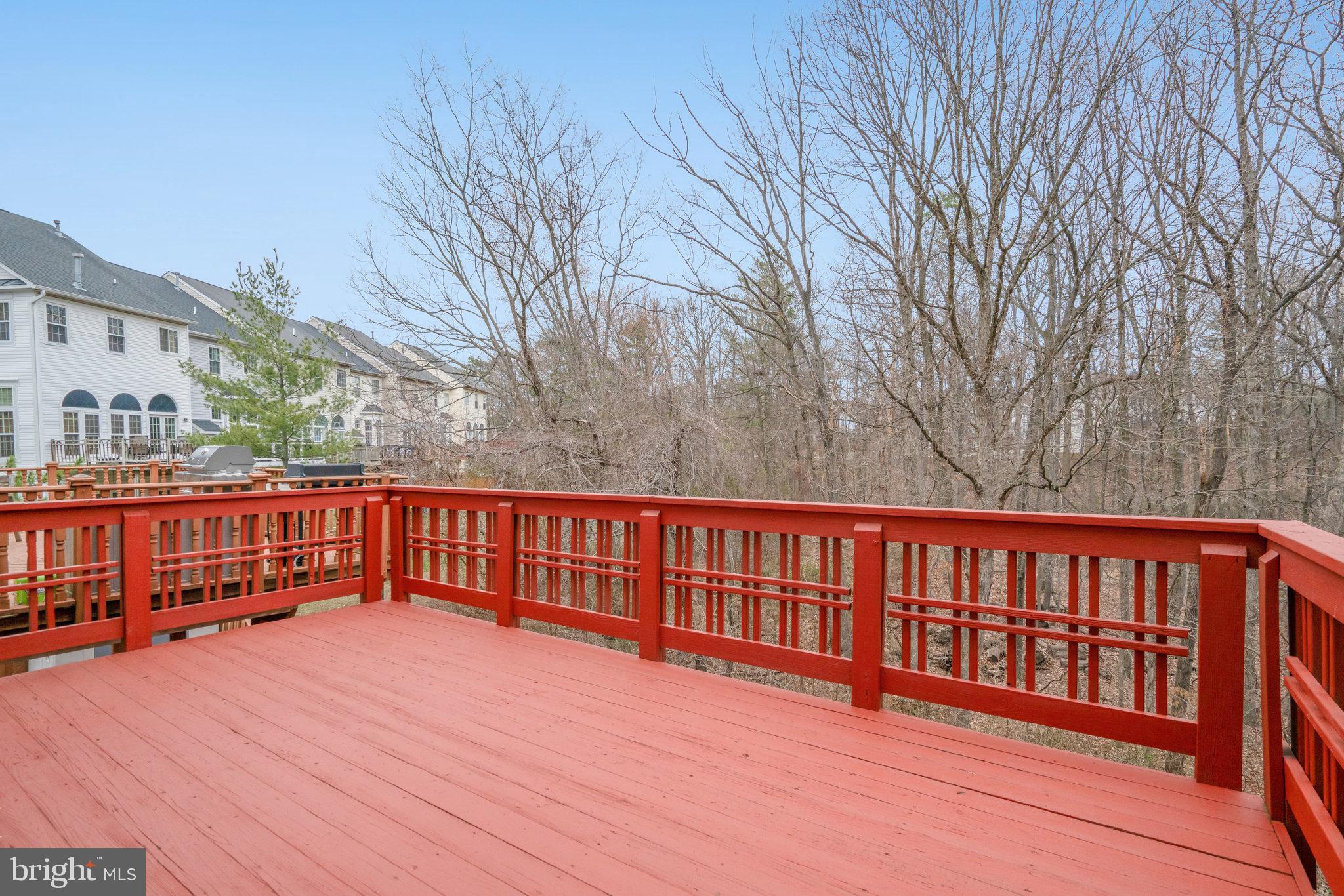 ISLAND CREEK - Residential