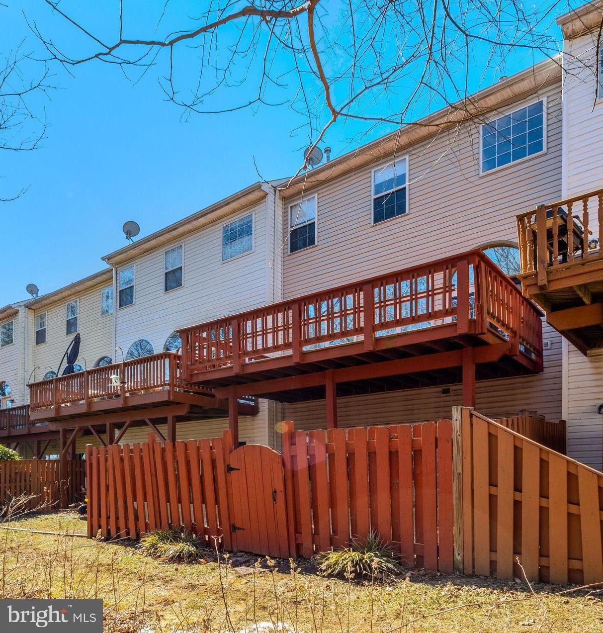 ISLAND CREEK - Residential