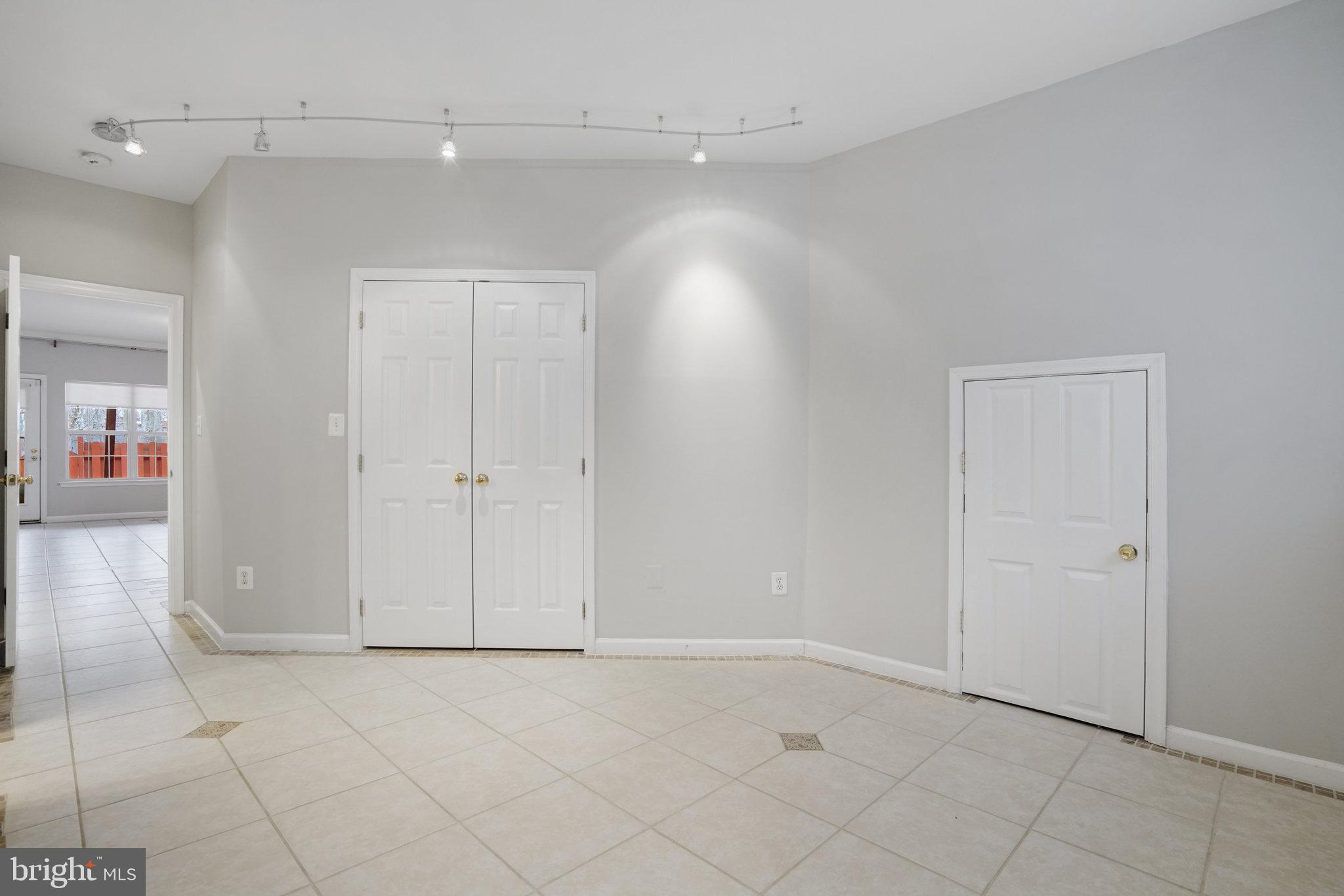 ISLAND CREEK - Residential