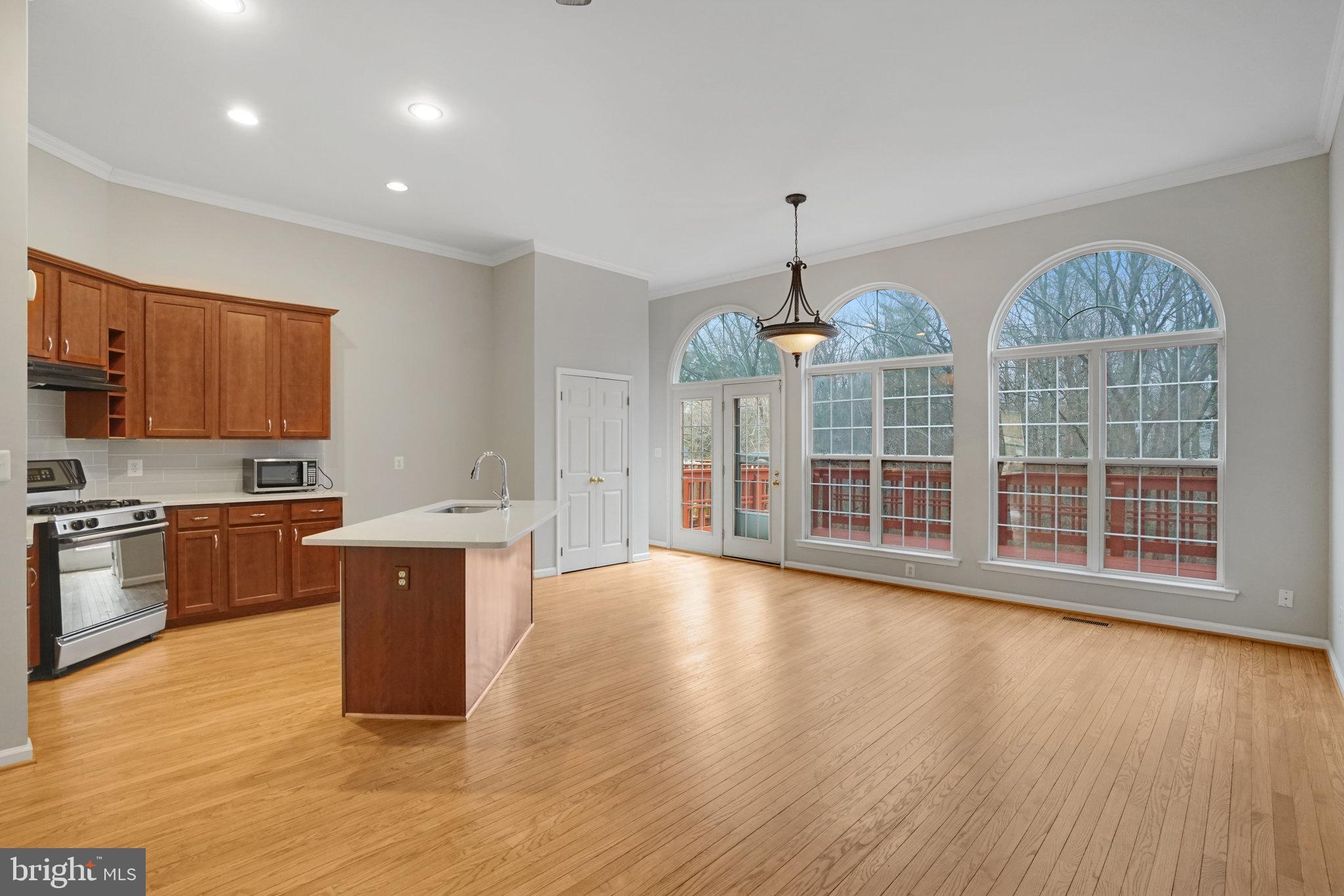 ISLAND CREEK - Residential