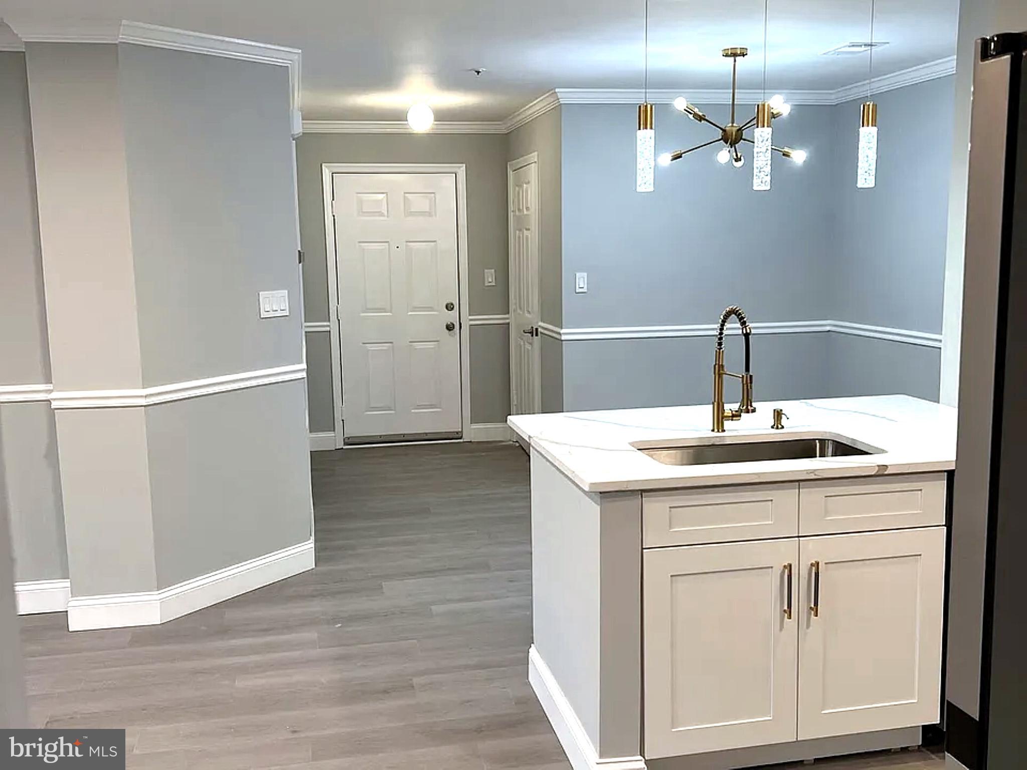 1049 GARDENVIEW LOOP 302