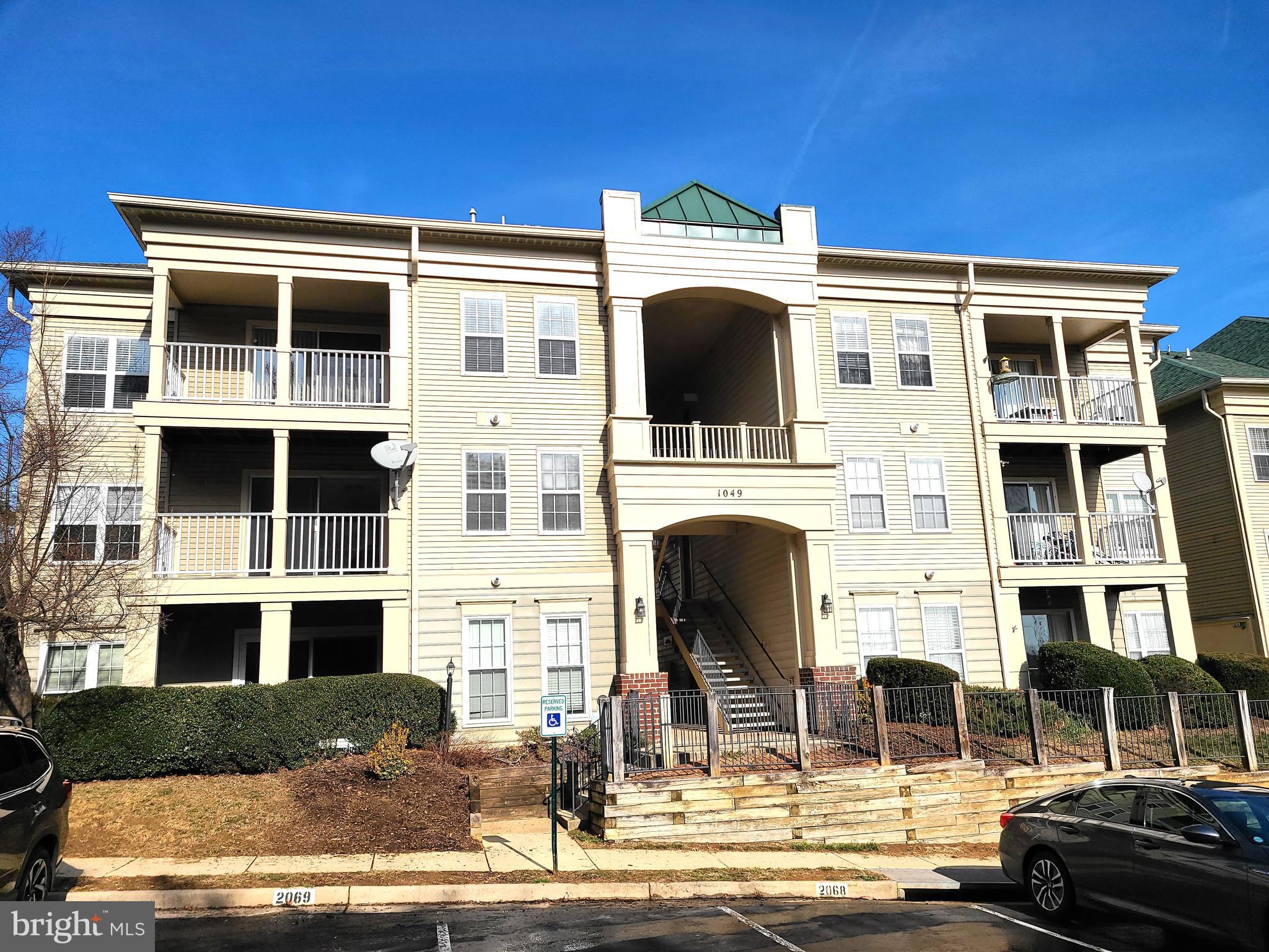 1049 GARDENVIEW LOOP 302