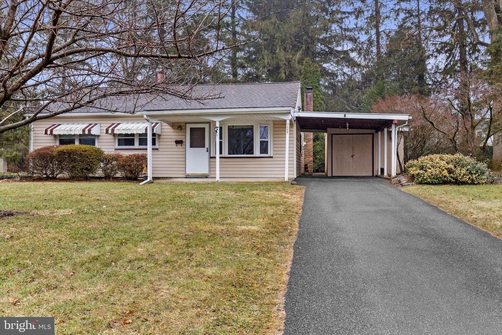 Photo of 2680 Broad Street, EAST PETERSBURG, PA 17520 (MLS # PALA2083810)