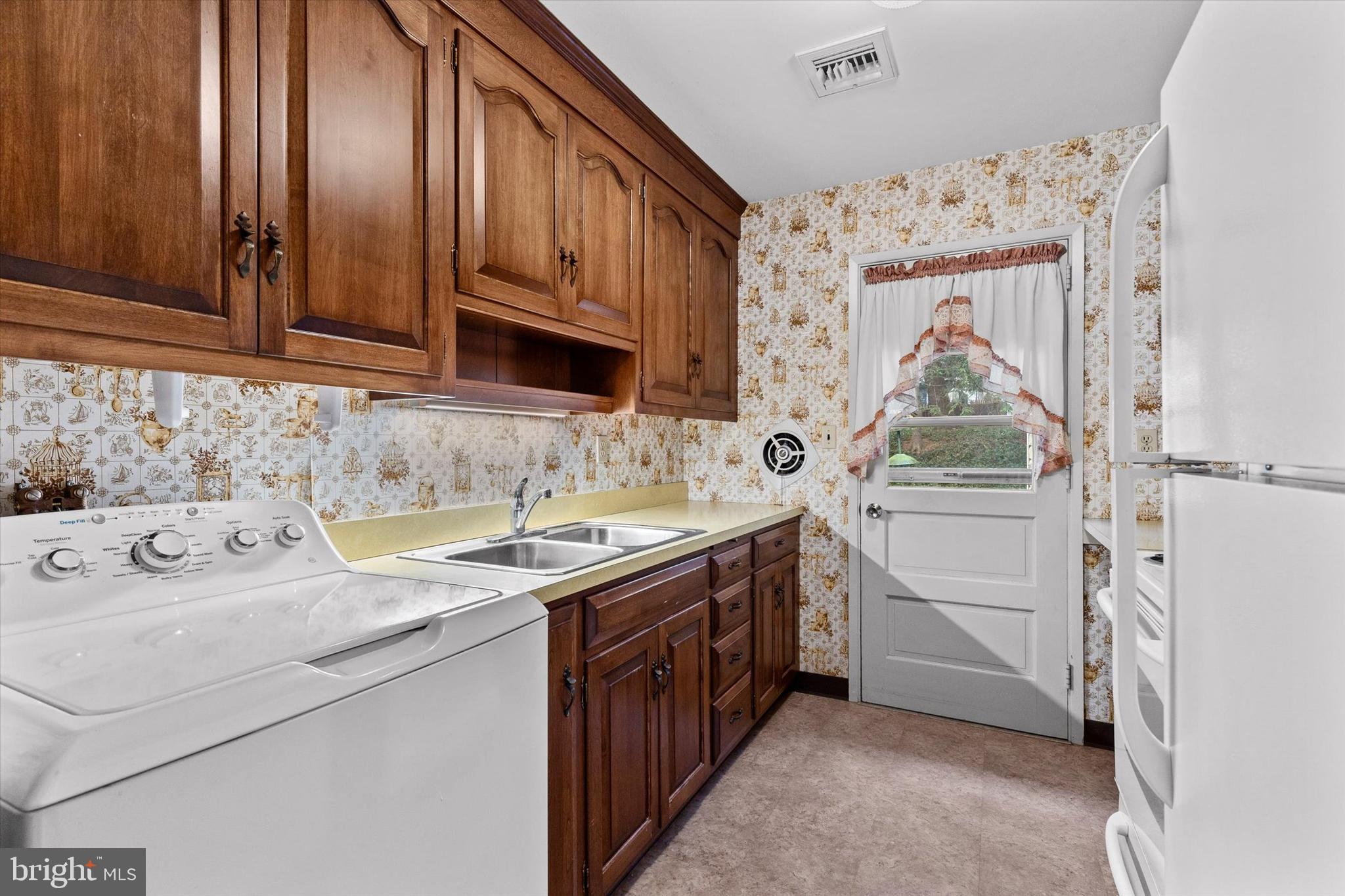 EAST PETERSBURG - Residential