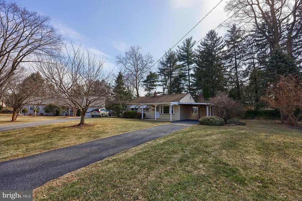 Photo of 2680 Broad Street, EAST PETERSBURG, PA 17520 (MLS # PALA2083810)
