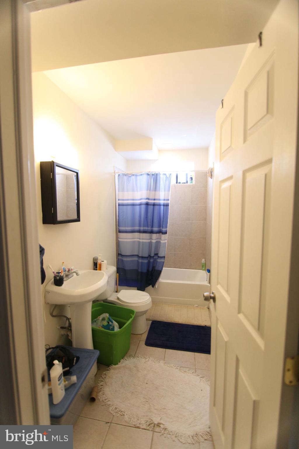 PHILADELPHIA (NORTHWEST) - Residential Lease