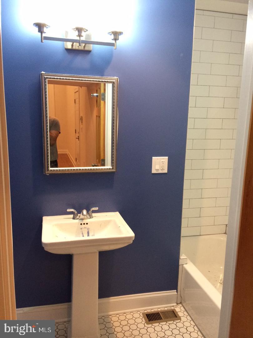 FAIRMOUNT - Residential Lease