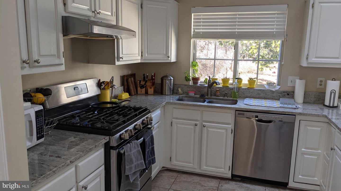 FOXRIDGE - Residential Lease